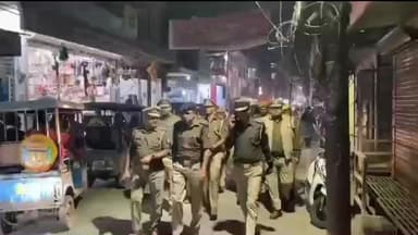 शाहजहांपुर: पुलिस क्षेत्राधिकारी नगर ने थाना चौक कोतवाली और थाना सदर बाजार क्षेत्र में भारी पुलिस फोर्स के साथ की पैदल गश्त