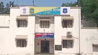 વાલિયા: વાલિયા-અંકલેશ્વર માર્ગ ઉપર કોંઢ ગામના ઓમકાર એક્ઝોટિકા નજીક ઇક્કો કાર ચાલકે બાઈક સવાર દંપતીને ટક્કર મારી