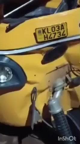 കോന്നി: കുമ്പഴ ജംഗ്ഷനിൽ പെട്ടി ആട്ടോയും ശബരിമല തീർഥാടകർ സഞ്ചരിച്ച ബസും കൂട്ടിയിടിച്ച് അപകടം