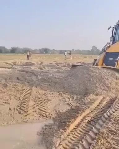 पोठिया: छत्तरगाछ सातमेरी डोक नदी घाट पर खनन विभाग की छापेमारी, अवैध बालू नष्ट