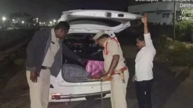 గంభీరావుపేట: దేశాయిపేటలో పోలీసులు విస్తృత తనిఖీలు అనుమానం ఉన్న ప్రతి వెహికల్ సోదా