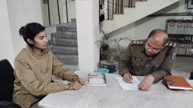 बेलसंड: एसपी के निर्देश पर डीएसपी ने बेलसंड और परसौनी थाना का किया औचक निरीक्षण