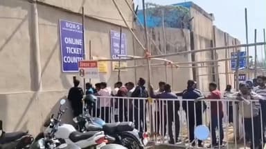 नगड़ी: जेएससीए स्टेडियम में भारत और साउथ अफ्रीका के वनडे मैच के टिकट के लिए दूसरे दिन भी भारी भीड़ उमड़ी