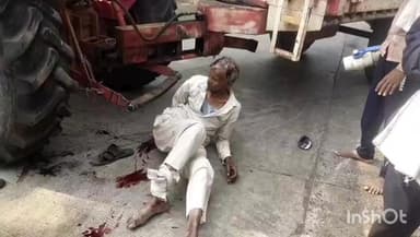 सेगांव: बोराड नदी के पुराने पुल पर ट्रैक्टर और बाइक की भिड़ंत, बाइक सवार गंभीर रूप से घायल