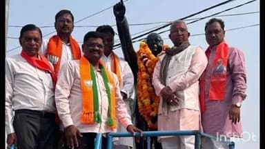 લુણાવાડા: સંવિધાન દિવસ નિમિત્તે બાબાસાહેબ આંબેડકર ની પ્રતિમા ને પુષ્પાંજલિ અર્પણ કરવામાં આવી ભારતીય જનતા પાર્ટીએ કાર્યક્રમ યોજ્યો