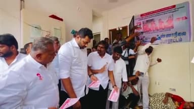 அம்பத்தூர்: வெங்கடா புரத்தில் உண்ணாவிரதப் போராட்டத்தில் ஈடுபட்டுள்ள தூய்மை பணியாளர்கள் - நேரில் சென்று ஆதரவளித்த தவெக நிர்வாகிகள்