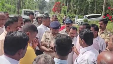 സുൽത്താൻബത്തേരി: പുൽപ്പള്ളി പാടിച്ചിറയിൽ ക്വാറി വിരുദ്ധ സമര സമിതിയുടെ നേതൃത്വത്തിൽ നടത്തിയ ജനകീയ മാർച്ച് പോലീസ് തടഞ്ഞു