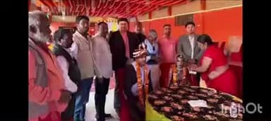 गोला गोकरणनाथ: गोला नगर के सनशाइन हॉस्पिटल के संचालक डॉ. कौशल वर्मा ने गरीब कन्या की शादी में भोजन की व्यवस्था कर आशीर्वाद दिया