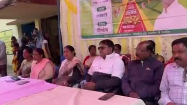 पाकरटांड: आसनबेड़ा पंचायत में सेवा अधिकार शिविर में शामिल हुए प्रखंड प्रमुख व जिप सदस्य