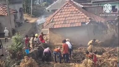 নিতুড়িয়া: নিতুড়িয়ার ভস্কো গ্রামে ধান ভর্তি পালই ও খড়ের বাড়িতে আগুন চাঞ্চল্য, দমকলের ইঞ্জিন গিয়ে নেভাল আগুন