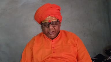 देवरिया सीएमओ कार्यालय के आदेश से रुद्रपुर में साबरौना पुल के पास आशा हॉस्पिटल पर जांच हुआ बिना डॉक्टर का संचालित हो रहा है अस्पताल पकड़े जाने के बाद भी रुद्रपुर प्रभारी रुद्रपुर नायक तहसीलदार द्वारा पैसा लेकर बचाया जा रहा है आशा अस्पताल को