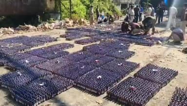 জিরানিয়া: বোজংনগর ইন্ডাস্ট্রি এলাকায় ৫৭ হাজার ৭০ টি ফেনসিডিল বোতল ড্রেসট্রর করা হয়,যার বাজার মূল্য প্রায় দেড় কোটি টাকা