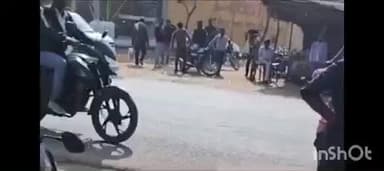 गोला गोकरणनाथ: गोला में ट्रक खड़ा करने को लेकर विवाद, प्रधानमंत्री और मुख्यमंत्री के खिलाफ कथित अभद्र टिप्पणी का आरोप, वीडियो हुआ वायरल