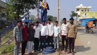 తాడ్వాయి: పీడిత వర్గాలను విముక్తి చేసింది రాజ్యాంగమే, అంబేద్కర్ విగ్రహానికి నివాళి, ధర్మ సమాజ్ పార్టీ మండల అధ్యక్షుడు రాజశేఖర్