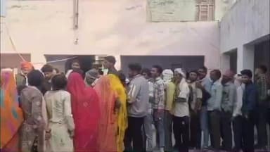 राजाखेड़ा: राजाखेड़ा में यूरिया संकट बरकरार, किसान लंबी कतारों में परेशान, फसलें खतरे में