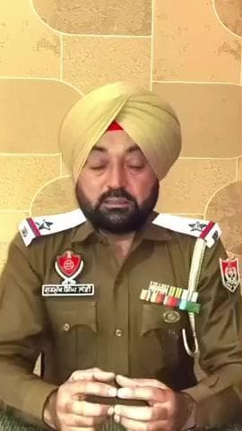 ਮਲੇਰਕੋਟਲਾ: ਟਰੈਫਿਕ ਇੰਚਾਰਜ ਗੁਰਮੁਖ ਸਿੰਘ ਵੱਲੋਂ ਧੁੰਦ ਦੇ ਦਿਨਾਂ ਦੇ ਵਿੱਚ ਟਰੈਫਿਕ ਨਿਯਮਾਂ ਦੀ ਪਾਲਣਾ ਕਰਕੇ ਹੀ ਵਾਹਣ ਚਲਾਉਣ ਦੀ ਕੀਤੀ ਅਪੀਲ।