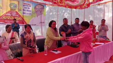 कैरो: कैरो में 'आपकी योजना, आपकी सरकार, आपके द्वार' शिविर में ग्रामीणों को आवास, मनरेगा व सिंचाई योजनाओं का लाभ मिला