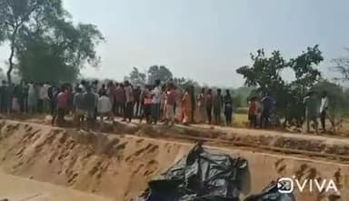 ईचागढ़: चुनीडीह गांव के पास केनाल निर्माण में लगा ग्राइंडर पलटा, चालक घायल