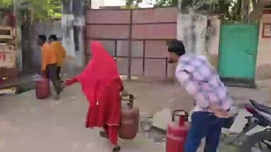 नवलगढ़: नवलगढ़ में रसोई गैस सिलेंडर वितरण व्यवस्था गड़बड़ाई, उपभोक्ता हो रहे परेशान #jansamasya