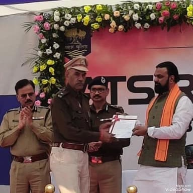 सूर्यपुरा: सूर्यपुरा के पुलिस अंचल निरीक्षक शेर सिंह यादव को उत्कृष्ण कार्य पर उपमुख्यमंत्री सम्राट चौधरी ने प्रशस्ति दी