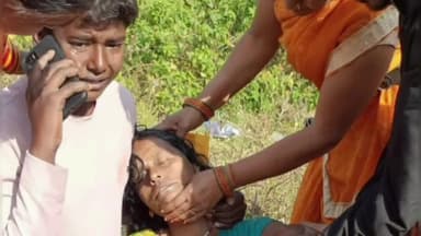 टाटीझरिया: टाटीझरिया के दूधमनियां मोड़ पर बाइक से गिरकर महिला की मौत, बेटे संग जा रही थी बैंक