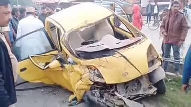 सिराथू: कमासिन में सड़क किनारे माल पलट रही डीसीएम से टकराई कार, कार में मौजूद चार लोग घायल, जिनमें दो बच्चे भी शामिल