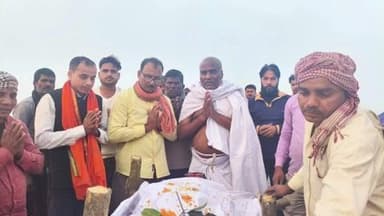 बनमनखी: समाजसेवी शिवशंकर तिवारी की माता का निधन, अंतिम दर्शन के लिए उमड़ा जनसैलाब