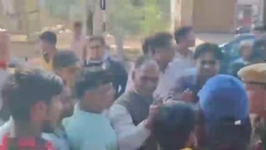 सूरजगढ़: सूरजगढ़ में अग्रसेन चौक के निर्माण का स्थानीय लोगों ने किया कड़ा विरोध, नारेबाजी के बीच हुआ उद्घाटन