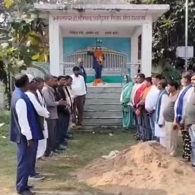 परबत्ता: परबत्ता सीओ ने संविधान की प्रस्तावना का पाठ कराया, राष्ट्र की एकता बनाए रखने की शपथ दिलाई