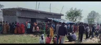 मेराल: मेराल थाना क्षेत्र के हासनदाग गांव के सूरज की चैनपुर थाना क्षेत्र में संदेहास्पद मौत