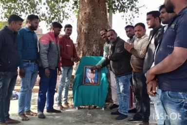 नवा बाज़ार: संविधान दिवस पर बाबा भीमराव अंबेडकर को किया गया याद