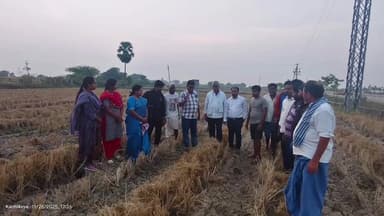 చివ్వెంల: వరి కొయ్యలను కాల్చవద్దు: రోళ్ల బండ తండలో జిల్లా వ్యవసాయ అధికారి శ్రీధర్ రెడ్డి