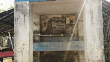 চাঁচল ২: জল নিকাশির অভাবে বন্ধ সাব-মার্সিবল, জলসংকটে ত্রিশটি পরিবার