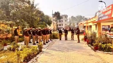 मुसाफिरखाना: संविधान दिवस पर कमरौली थाने में थाना प्रभारी ने पुलिस कर्मियों को दिलाई शपथ