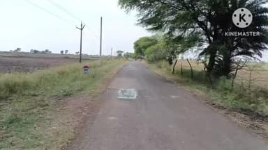 नईसराय: नई सराय से ज्ञानपुर सड़क पर पुलियाओं में गड्ढे होने से दुर्घटनाएं हो रही हैं