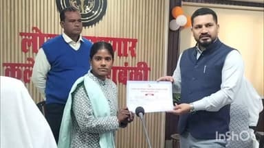 सिरौली गौसपुर: सिरौली गौसपुर क्षेत्र के तीन बीएलओ को सर्वश्रेष्ठ कार्य के लिए जिलाधिकारी ने प्रशस्ति पत्र देकर किया सम्मानित