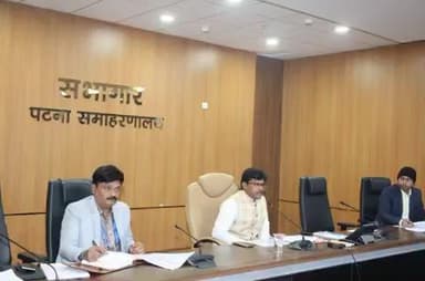 जिलाधिकारी, पटना की अध्यक्षता में जिला अधिप्राप्ति टास्क फोर्स बैठक हुई। अधिकारियों को धान अधिप्राप्ति की प्रक्रिया में तेजी लाने का निदेश दिया गया।