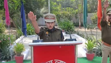 #बाँदा संविधान दिवस पर पुलिस अधीक्षक द्वारा पुलिस कार्यालय में तथा सहायक पुलिस अधीक्षक द्वारा पुलिस लाइन में पुलिसकर्मि...