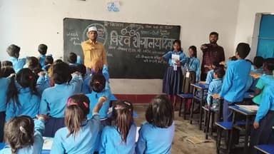 विश्व शौचालय दिवस के शुभ अवसर पर अभियान चलाया गया डोभी ब्लॉक के माध्यम से। विद्यालयों में शपथ करवाया गया ।