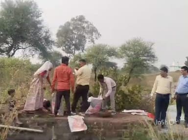 थांदला: ग्राम सेमलपाड़ा में सामूहिक श्रमदान से बना बोरी बंधान, म.प्र जन अभियान परिषद ने दिया जल संचय का संदेश