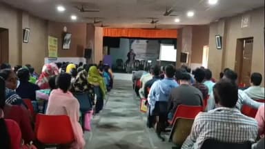 কাটোয়া ১: কাটোয়ায় ফুড সেফটি বিভাগের তরফে রাস্তার ধারের খাবার বিক্রেতা ও স্বনির্ভর গোষ্ঠীর মহিলাদের নিয়ে বিশেষ প্রশিক্ষণ শিবির