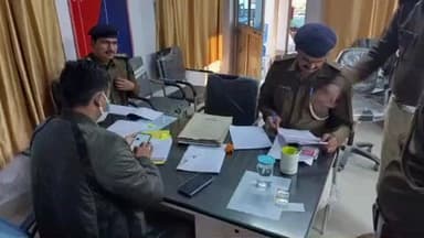 मनीगाछी: वरीय पुलिस पदाधिकारी द्वारा मनिगाछी थाना में अनुसंधान बैठक आयोजित