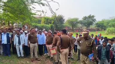 झौथरी: सांसरपुर में 55 साल के बुजुर्ग की लात-घुसों और लट्ठ से हत्या, 12 घंटे से खेतों में पड़ा शव, पुलिस बल तैनात