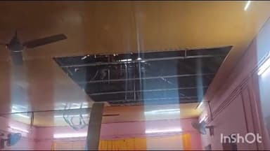 പുനലൂർ: തെന്മല എൽ പി സ്കൂളിൽ സീലിംഗ് ഇളകിവീണു