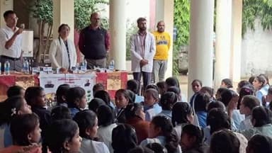 तेंदूखेड़ा: कलेक्टर सुधीर कुमार कोचर ने शासकीय उच्चतर माध्यमिक विद्यालय तेजगढ़ का किया निरीक्षण