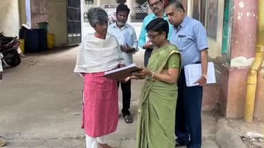 பல்லாவரம்: பல்லாவரம் சட்டமன்ற தொகுதிக்குட்பட்ட பகுதிகளில் நடைபெற்று வரும் வாக்காளர் பட்டியல் சிறப்பு தீவிர திருத்த பணிகளை