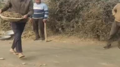 सिमरिया: 'मौत का पुल, बर्बाद सड़कें': गैसाबाद में सड़कें खराब होने से नाराज़ ग्रामीणों ने दी 'सड़क सत्याग्रह' की चेतावनी!