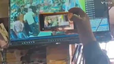 विजयपुर: गांधी चौक विजयपुर में युवक पर हमला, लोहे की सरिया से सिर पर वार, दुकान के CCTV में कैद हुई घटना