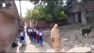 टिकारी: टिकारी व परैया में नशा मुक्ति दिवस पर स्कूली छात्रों ने प्रभात फेरी निकालकर नशा न करने का संदेश दिया