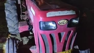 আউশগ্রাম ২: বেআইনিভাবে বালি নিয়ে যাওয়ার অভিযোগে ভেদিয়া থেকে একটি ট্রাক্টরকে আটক করল ছোড়া ফাঁড়ির পুলিশ